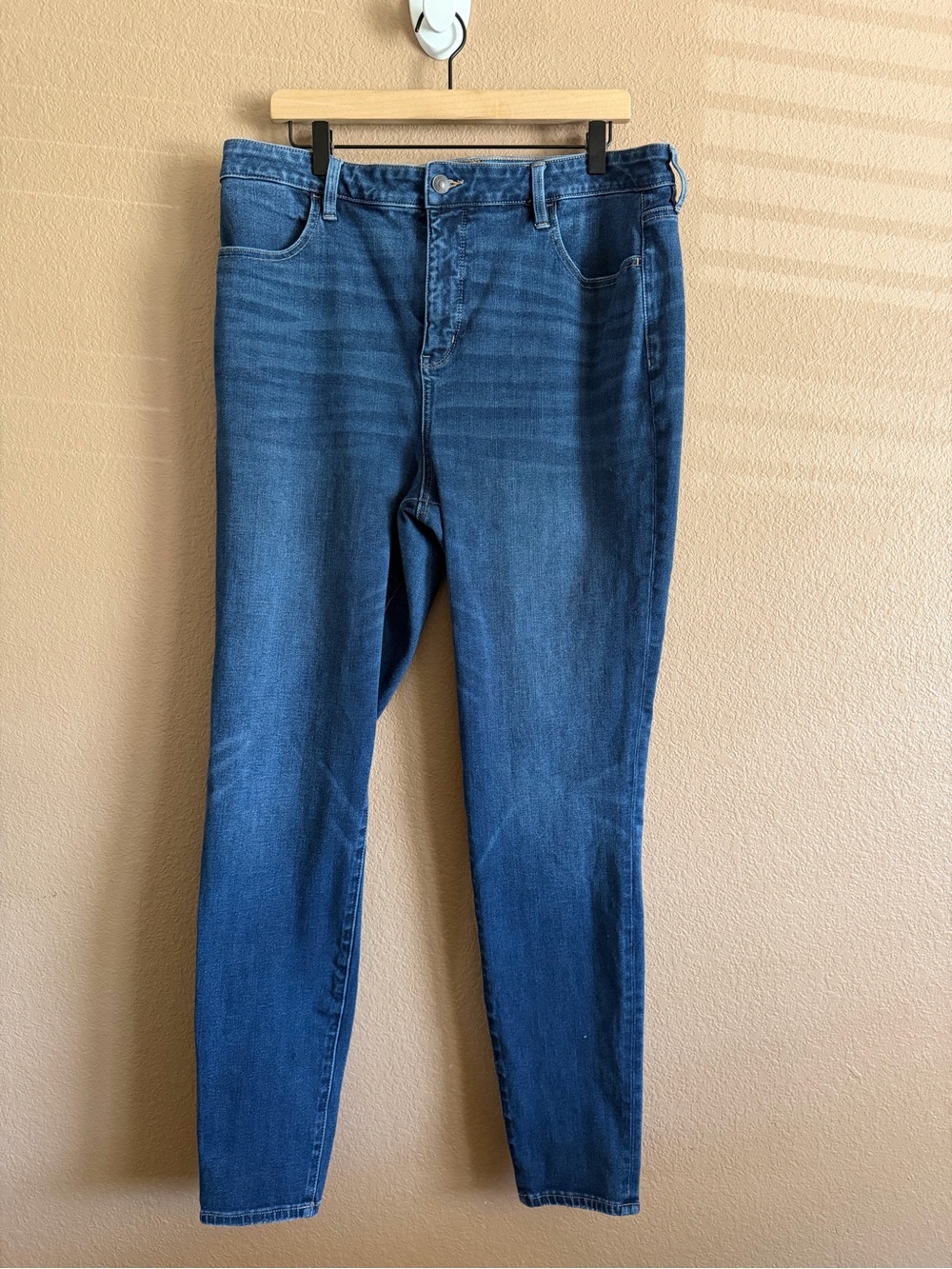 American Eagle Super High Rise Jegging Dream Jean Size 18 Long